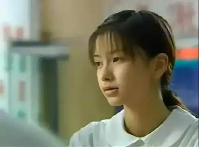 Nhan sắc năm 17 tuổi của Angela Baby lại gây tranh cãi: Có hay không việc trùng tu sắc đẹp? - Ảnh 2.
