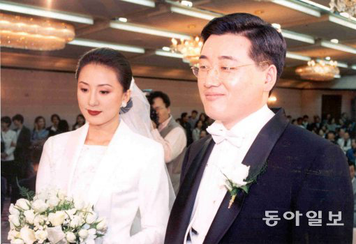Bà cả Thế giới hôn nhân Kim Hee Ae: Ảnh hậu lấy Bill Gates xứ Hàn, con học trường quốc tế, U55 vẫn gây sốc vì cảnh 18  - Ảnh 19.