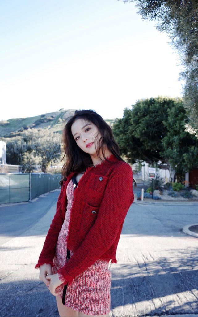 Nữ thần BLACKPINK vô tình thấy ảnh cũ và tiện đăng lên Instagram ai ngờ gây bão: Thể nào được gọi là Hoa hậu Hàn Quốc! - Ảnh 2.
