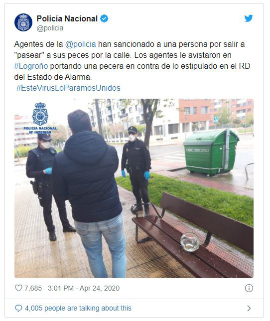 Tây Ban Nha: bắt giữ người đàn ông vi phạm cách ly xã hội với lí do ra đường dắt cá vàng đi dạo - Ảnh 1.
