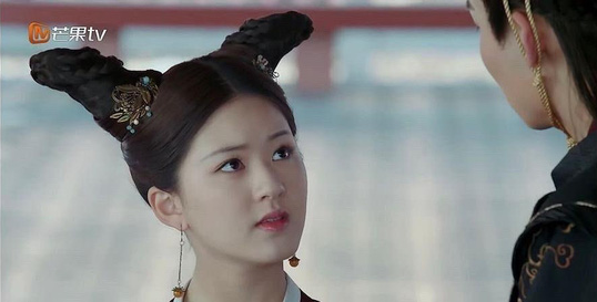 Mỹ nữ cổ trang lăng xê tóc sừng bò: Hết Đàm Tùng Vận đến thánh lố cuồng Lisa, nhưng trùm cuối mới gây ngỡ ngàng - Ảnh 10.
