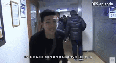 Quá khứ là nhóm nhạc vô danh, BTS từng nghĩ… mình bị lừa khi nhận giải tân binh và Daesang đầu tiên khiến fan nhói lòng - Ảnh 3.