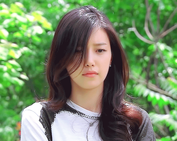 7 khoảnh khắc sáng tạo nữ thần của mỹ nhân màn ảnh Hàn: Song Hye Kyo vụt sáng nhờ mái thưa huyền thoại - Ảnh 23.