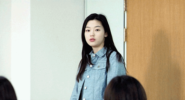 7 khoảnh khắc sáng tạo nữ thần của mỹ nhân màn ảnh Hàn: Song Hye Kyo vụt sáng nhờ mái thưa huyền thoại - Ảnh 2.