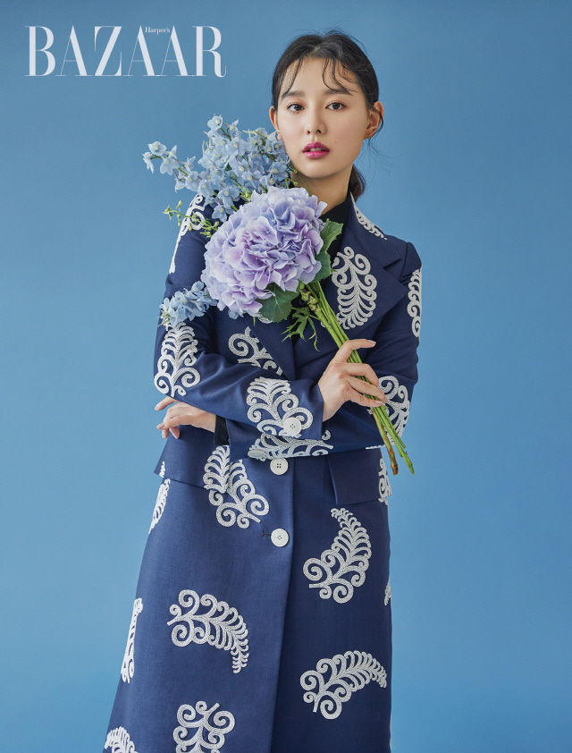 Nữ thần Hậu duệ mặt trời Kim Ji Won đẹp lộng lẫy trong bộ ảnh tạp chí mới: Vẫn biết nhan sắc đỉnh cao, nhưng không ngờ lại đẹp đến mức này! - Ảnh 1.