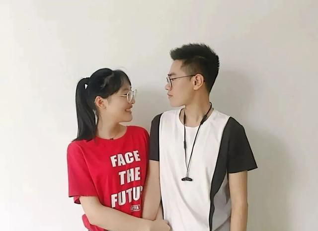 Cứ bảo yêu nhau lúc đi học là vớ vẩn, nhìn bảng thành tích học tập khủng của cặp đôi này để thấy điều hoàn toàn ngược lại - Ảnh 3.