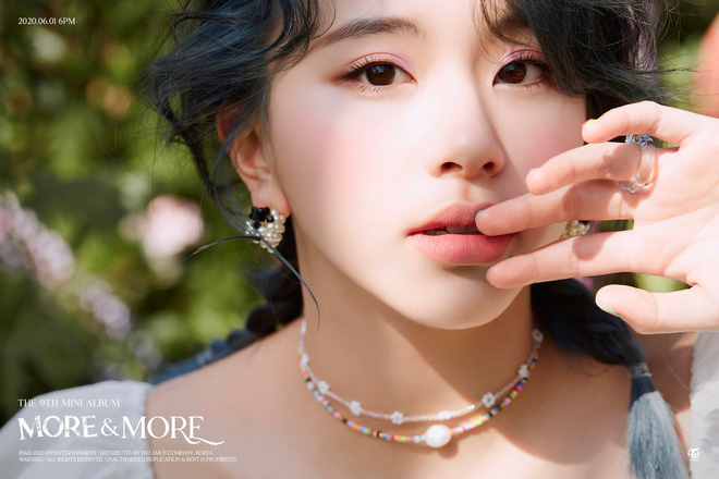 Bộ ảnh teaser nhóm của TWICE xinh lung linh nhưng nghi ngờ Jeongyeon có điều bí ẩn khi chung team ảnh dọc với 2 thành viên hẹn hò? - Ảnh 8.