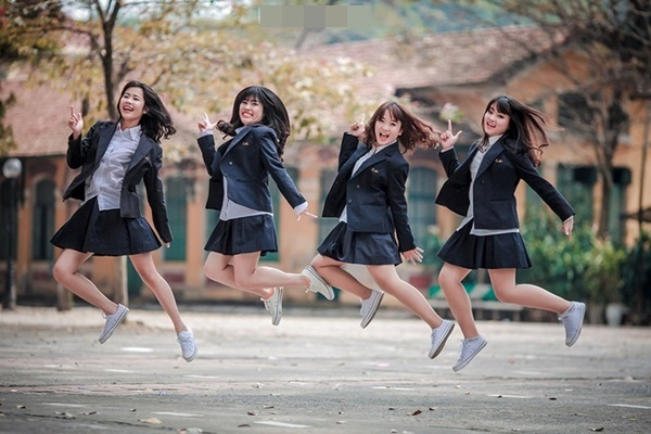 Style đi học của 9X và 10X: Đồng phục của 10X có thể tây hơn nhưng riêng về khoản tóc tai thì 9X quằn quại hơn nhiều - Ảnh 6.