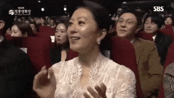 2 thái cực khi theo dõi TWICE trình diễn: Bà cả Kim Hae Ae của Thế giới hôn nhân hào hứng vỗ tay, Joo Ji Hoon cùng loạt nghệ sĩ nam lại thờ ơ, lạnh nhạt? - Ảnh 2.