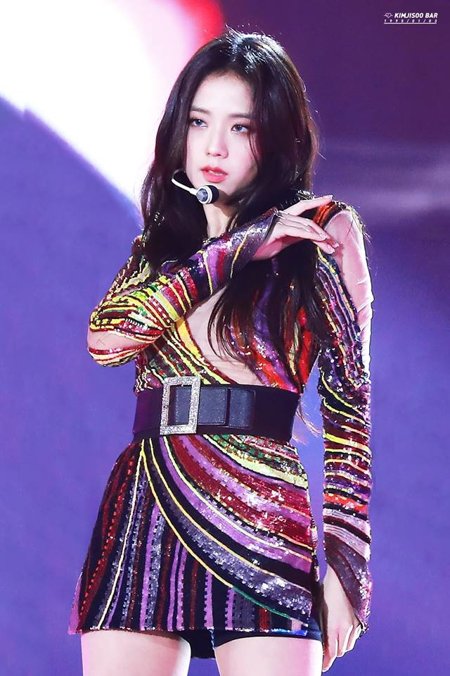 Loạt sân khấu có outfit gây bão của Jisoo (BLACKPINK): Phô diễn thần thái khi thực hiện vũ đạo, giúp chính chủ all-kill mọi concept từ girlcrush tới bánh bèo - Ảnh 7.