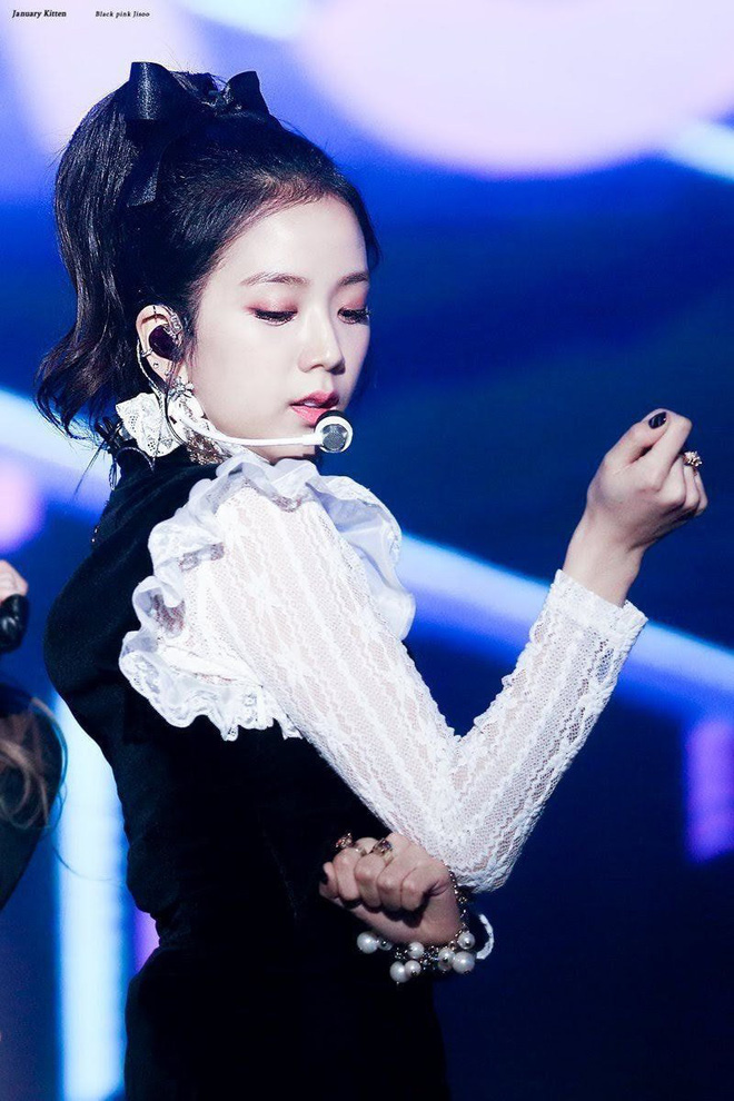 “Soi” sân khấu encore của BLACKPINK từ ngày debut: Đã chăm hát live lại còn hát tốt, Jisoo bị đánh giá thấp mà đổi line với Jennie vẫn “ngon ơ” - Ảnh 13.