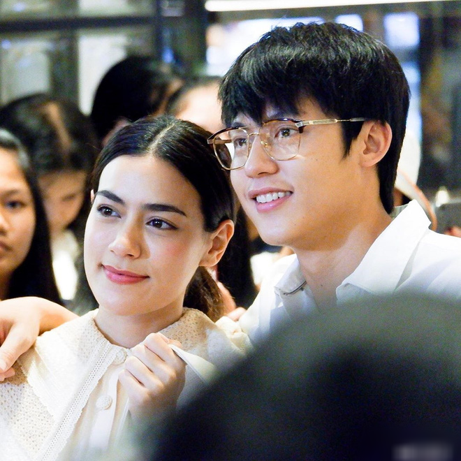 Bi hài chuyện đóng cảnh nóng của nam thần Thái Lan: Bạn gái nổi máu Hoạn Thư, đòi xanh lá trên mọi mặt trận - Ảnh 2.