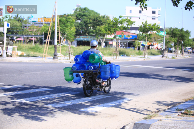 Ảnh: Người dân Đà Nẵng vật vã, tìm đủ mọi cách để trốn nóng trong ngày nắng đỉnh điểm - Ảnh 14.