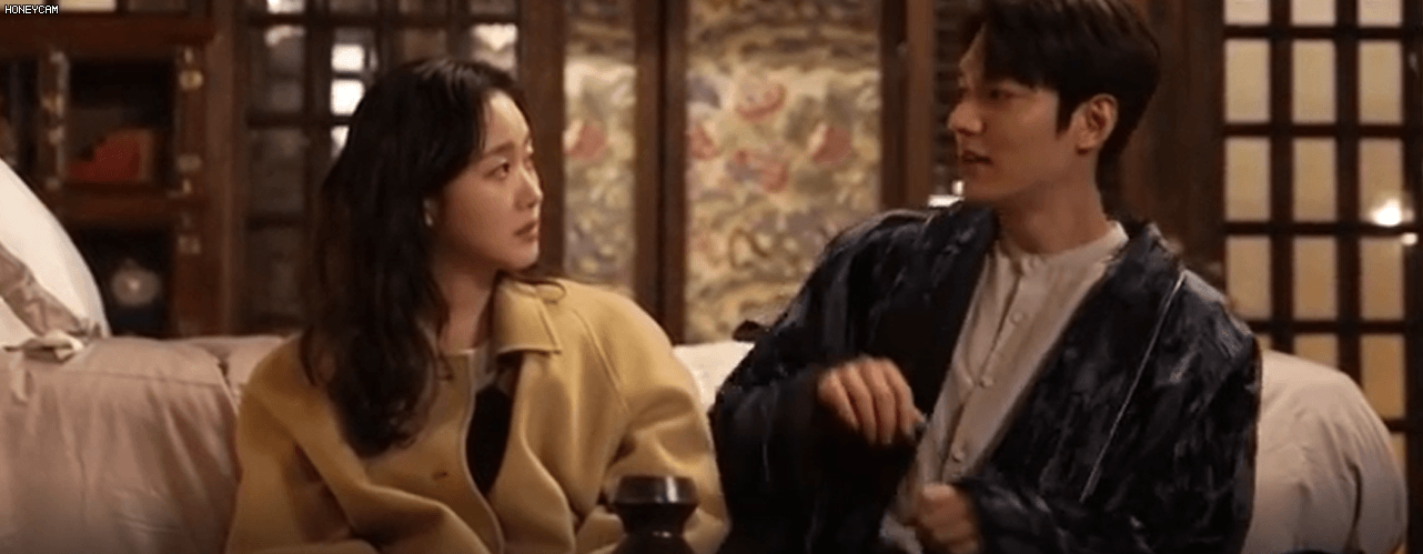 Kim Go Eun né nụ hôn của Lee Min Ho như tránh tà ở hậu trường Quân Vương Bất Diệt, thế này mà đồn hẹn hò gì? - Ảnh 3.