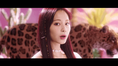 HOT: TWICE chính thức comeback với MV đầy màu sắc cùng bài hát siêu bắt tai, nhưng nhìn 9 cô gái nhảy vũ đạo hùng hục mà chóng cả mặt! - Ảnh 2.
