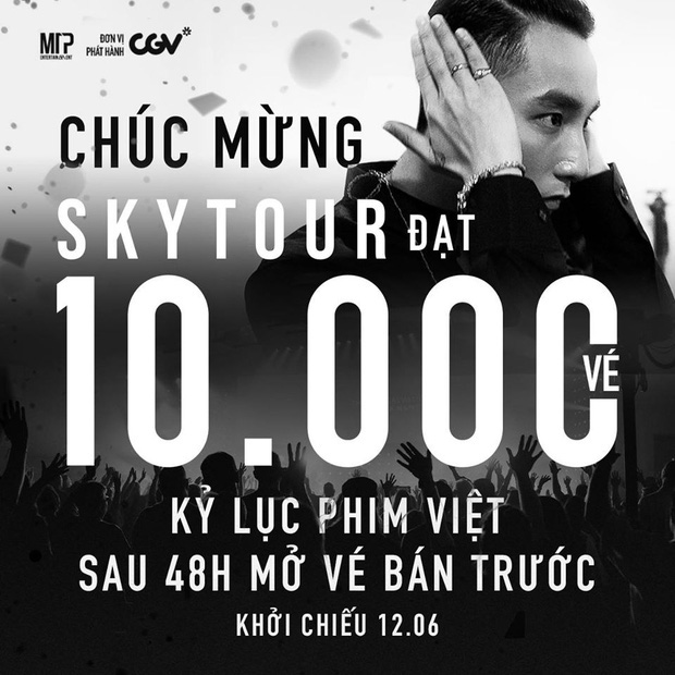 ĐỘC QUYỀN: Sơn Tùng M-TP xuất hiện cực ngầu, đánh úp làm fan la hét phấn khích trong buổi chiếu SKY TOUR MOVIE tại TP.HCM! - Ảnh 8.