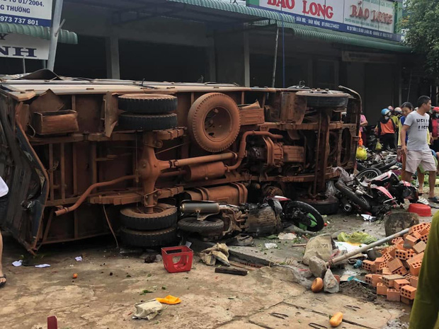 Nhân chứng kể lại phút giây kinh hoàng khi ô tô lao vào chợ ở Đắk Nông: Con quay lại thì thấy mẹ và nhiều người bị xe tải đè, la hét khủng khiếp! - Ảnh 7.