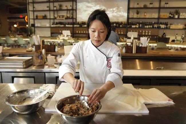 Món bánh táo rác rưởi trong menu nhà hàng của Vua đầu bếp Christine Hà được cư dân mạng chia sẻ rầm rộ và câu chuyện đặc biệt phía sau - Ảnh 2.