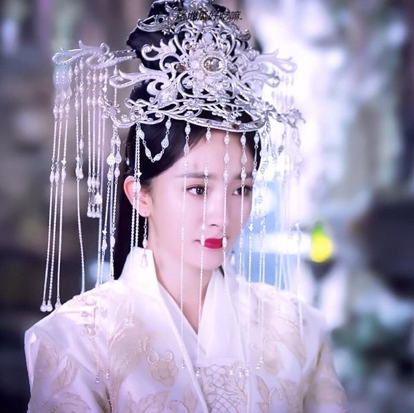 Khi mỹ nhân Cbiz sắm vai cameo: Dương Mịch, Triệu Lệ Dĩnh đẹp thần sầu khiến khán giả quên luôn cả nữ chính - Ảnh 2.