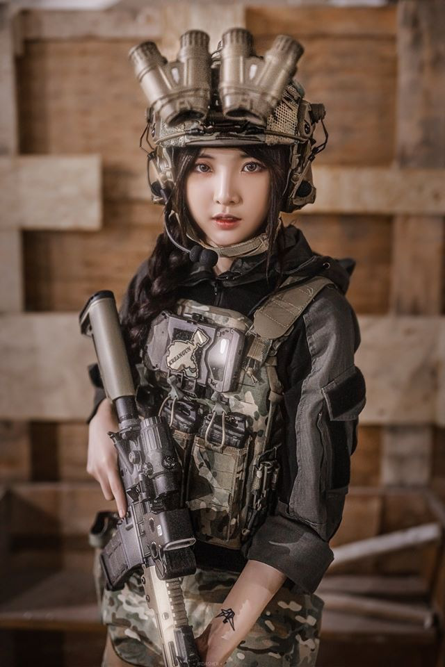 Hotgirl Nene hoá thân thành nữ chiến binh đậm chất Call of Duty, đã đẹp lại còn ngầu chẳng chê vào đâu được! - Ảnh 4.