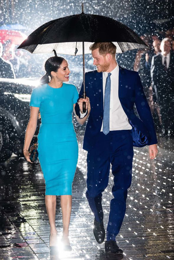 Vợ chồng Meghan Markle và Harry được phép rời bỏ gia đình Hoàng tộc, nhưng con trai 1 tuổi của họ thì không? - Ảnh 4.