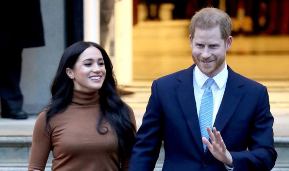 Vợ chồng Meghan Markle và Harry bị tố thất hứa khi vẫn dùng tước hiệu Hoàng gia trước đây của mình sau khi đã dứt áo ra đi - Ảnh 1.