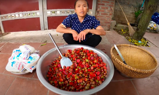 Cuối cùng Bà Tân Vlog cũng đã ra tay “đối phó” với các vị khách không mời mà tới, sử dụng một biện pháp dân gian nhưng rất hiệu quả - Ảnh 1.