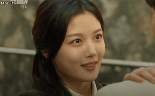 4 chị đại phim Hàn mê trai rớt liêm sỉ: Nhà văn Seo Ye Jin và quái nữ Kim Yoo Jung đang tranh nhau hạng nhất - Ảnh 5.