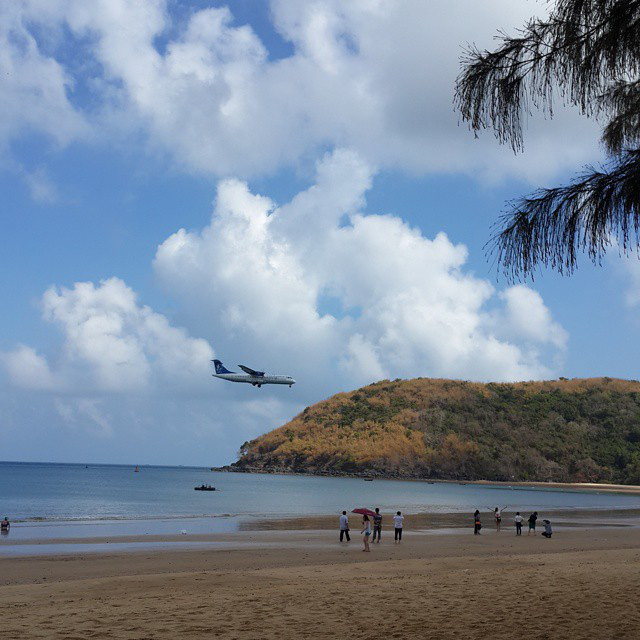 Một sân bay ở Việt Nam khiến ai cũng “khiếp vía” khi lần đầu nhìn thấy: Phi cơ hạ cánh ngay cạnh nơi du khách... tắm biển? - Ảnh 15.