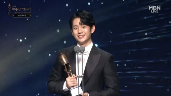 Toàn cảnh Oscar Hàn Quốc lần thứ 56: Parasite thắng lớn nhưng vẫn thua Lee Byung Hun ở hạng mục cực quan trọng - Ảnh 18.
