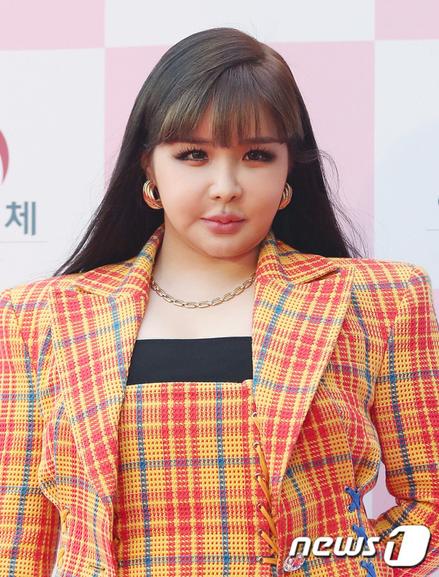 Đại diện Park Bom phản hồi về hình ảnh gây sốc ở Oscar Hàn Quốc và tiết lộ tương lai của thành viên 2NE1 - Ảnh 2.