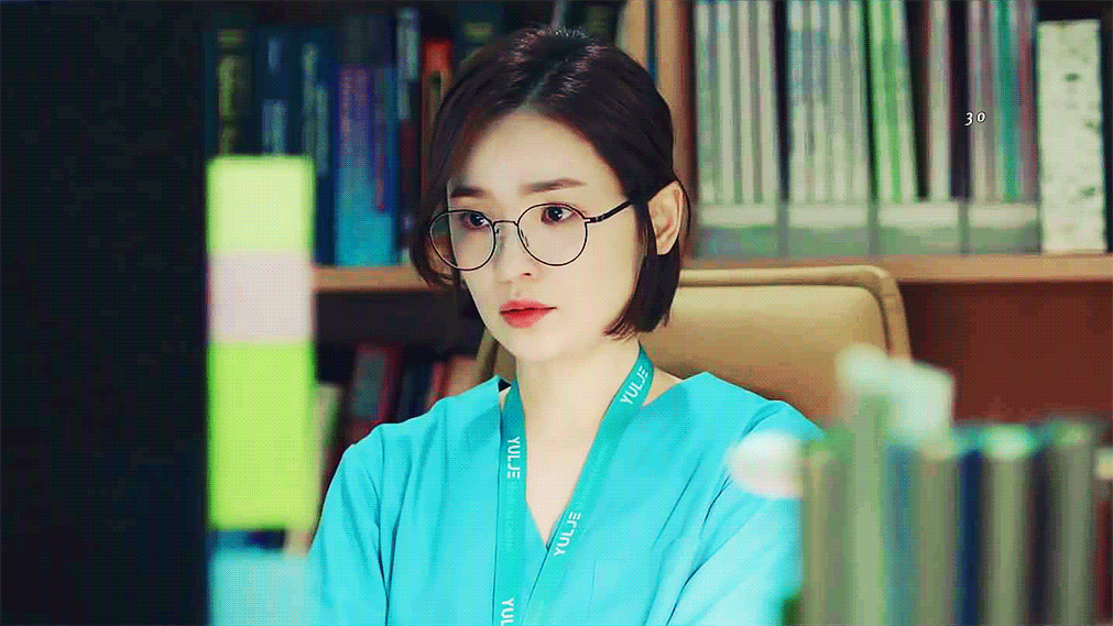 Mỹ nhân rơi lệ của Baeksang 2020 gọi tên Jeon Mi Do: Giáo sư của Hospital Playlist đã U40 vẫn dư sức đánh bật dàn mĩ nữ trẻ tuổi - Ảnh 4.
