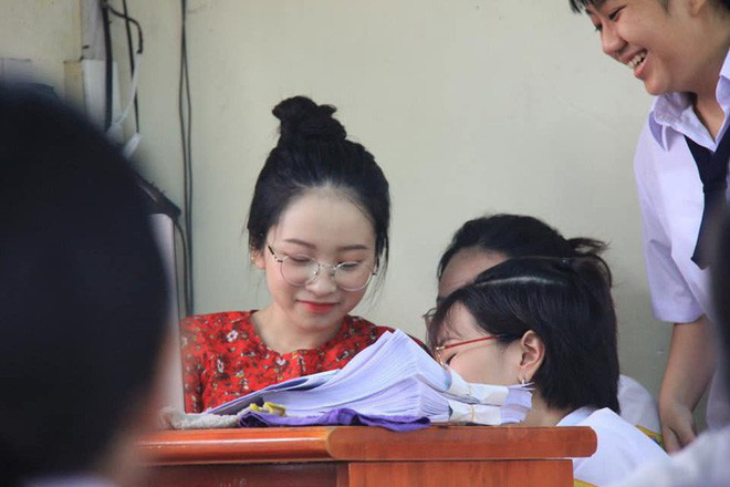 Những nữ giáo viên hội tụ đủ combo xinh xắn và giỏi giang khiến học trò nóng nực đến mấy cũng nhất quyết không trốn học - Ảnh 6.