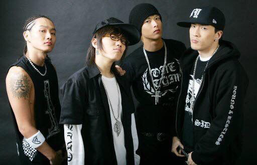 Thành viên boygroup đình đám Gen 1 chuyển hướng thành producer nổi tiếng: Cứ ra nhạc là thành hit, được mệnh danh là “phù thủy âm nhạc” của Kpop - Ảnh 2.