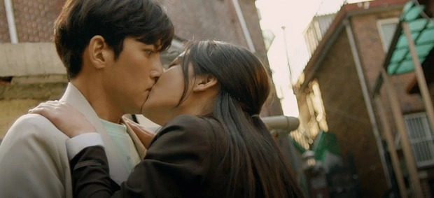 5 phim Hàn liên tiếp dính phốt nửa đầu 2020: Điên Thì Có Sao của Kim Soo Hyun đang hot bỗng chìm trong bê bối - Ảnh 6.
