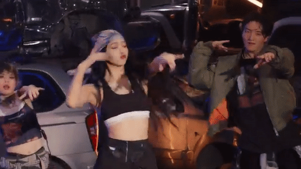 Lisa đánh úp video nhảy mới: Hoá thành hip-hop girl cover nhạc Chris Brown, vừa sexy vừa ngầu như đang xem MV của nghệ sĩ US-UK! - Ảnh 7.