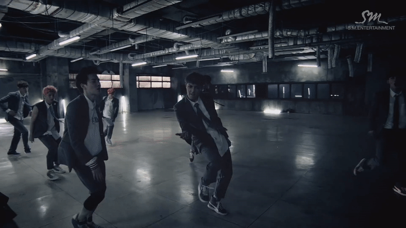 Nhặt sạn trong MV Kpop: BIG3 góp đủ, MV gần tỷ view của BLACKPINK cũng mắc lỗi nhưng buồn cười nhất vẫn là cảnh của V (BTS) - Ảnh 9.