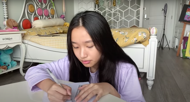 Jenny Huỳnh - Thiên Thư: Đều là tiểu thư nhà giàu học cấp 2 nổi như cồn trên Youtube, bạn là fan ai? - Ảnh 10.