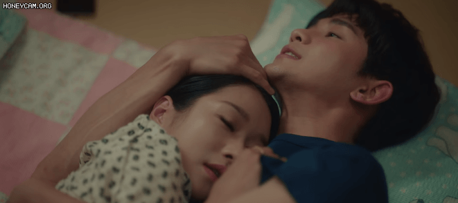 Vừa ngủ chung giường, Kim Soo Hyun lại chủ động hôn Seo Ye Ji ở Điên Thì Có Sao tập 9 - Ảnh 6.