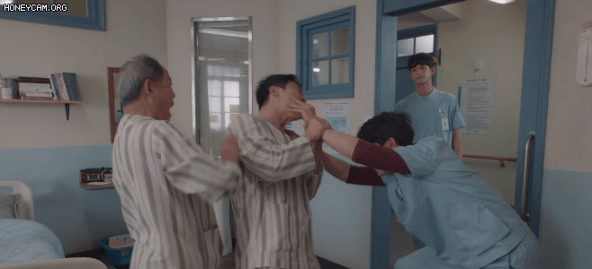 Bad boy như Kim Soo Hyun: Mới hôn Seo Ye Ji hôm trước, hôm sau đã đòi chia tay ở Điên Thì Có Sao tập 10 - Ảnh 2.