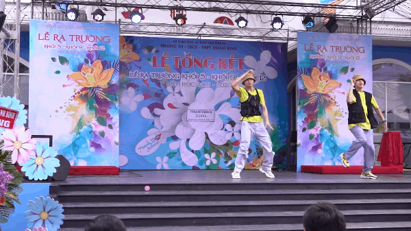 Quang Đăng gây tranh cãi khi biểu diễn phiên bản dance Bigcityboi của Binz trên sân khấu lễ tổng kết năm học - Ảnh 4.