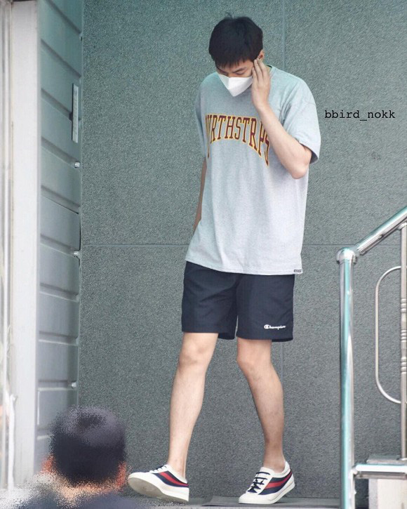 Lee Min Ho chuyên diện quần short ngắn cũn tôn chân dài cực phẩm, không ít giai hẳn sẽ muốn học theo đấy - Ảnh 6.