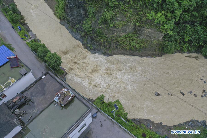 Lũ lụt ở Trung Quốc ngày càng đáng sợ: Hơn 12 triệu người dân phải điêu đứng, thiệt hại lên đến hơn 80 nghìn tỷ đồng - Ảnh 11.