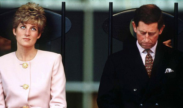 Ngay khi hạ sinh Hoàng tử Harry, Công nương Diana đã nhận ra cuộc hôn nhân toàn bi kịch của mình sẽ tan vỡ không sớm thì muộn? - Ảnh 3.