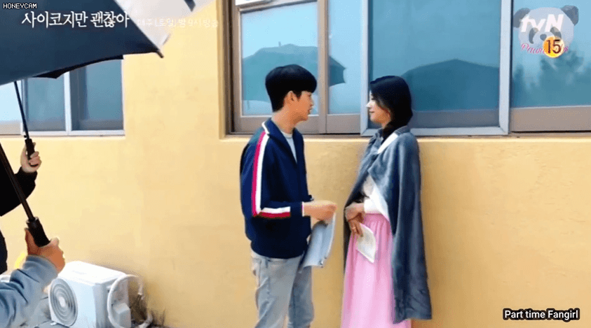 Kim Soo Hyun đứng hình vì một cú chạm của Seo Ye Ji ở hậu trường Điên Thì Có Sao, tưởng anh né thính giỏi lắm mà? - Ảnh 7.