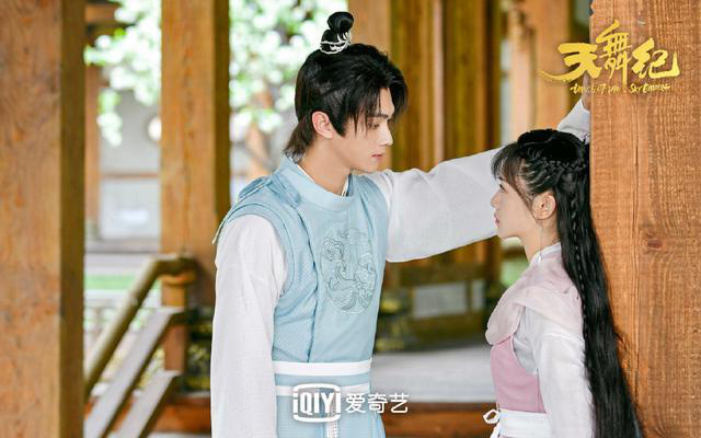 Được mong mỏi mắt nhưng phim mới của Hứa Khải vừa lên sóng đã bị chê tơi tả: Cốt truyện cũ rích, sai nhất vẫn là khâu tạo hình - Ảnh 1.