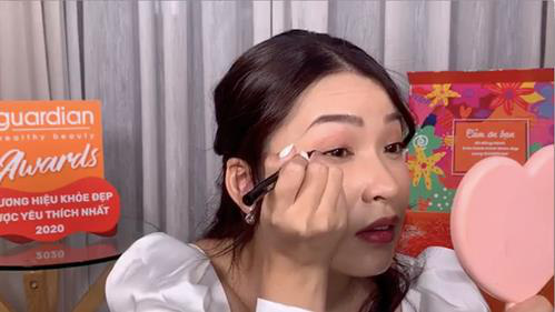 Loạt tips makeup siêu đơn giản mà xịn sò của Linh Trương TheMakeaholics, note ngay để học tập nhé các nàng xinh - Ảnh 2.