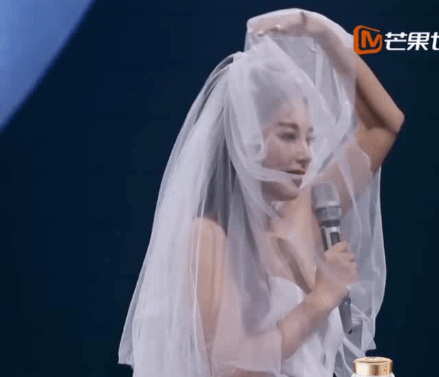 Khoảnh khắc vén voan cưới của Song Hye Kyo Trung Quốc gây bão Weibo: Visual đẹp kinh diễm, Cnet nức nở bình luận - Ảnh 2.