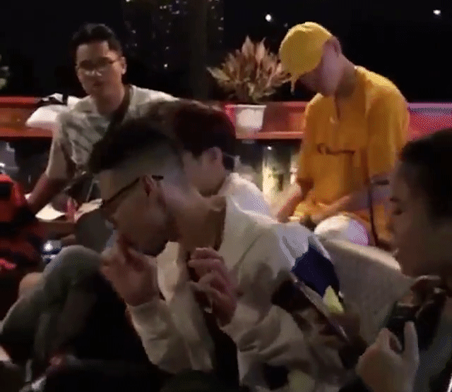 Tlinh và bạn trai MCK hát demo bài mới trước dàn thí sinh Rap Việt, netizen ai cũng tức vì phải ăn cẩu lương quá nhiều - Ảnh 2.