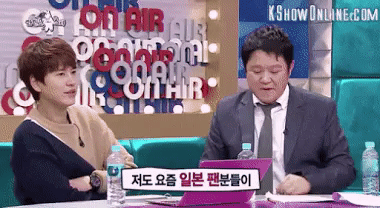 Idol Kpop dở khóc dở cười vì fan tặng quà 18 : EXO tá hỏa với mưa đồ lót, nam thần BTS gặp scandal vì món quà đỏ mặt - Ảnh 14.
